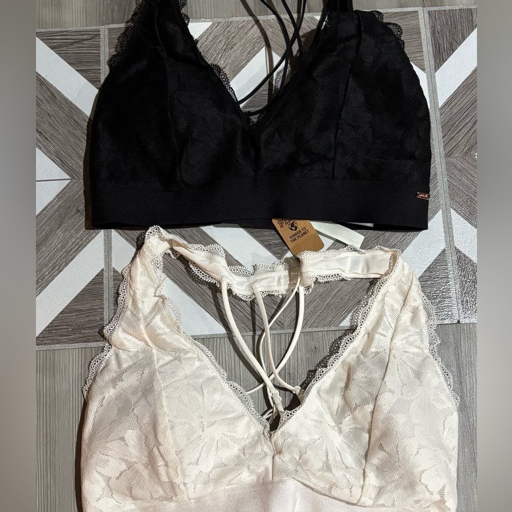 ~NWT~VS PINK Bralettes